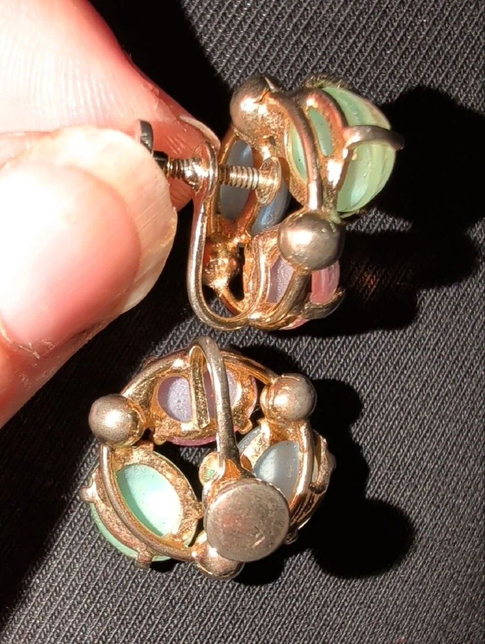 1940s Gold-Tone Pastel Cats Eye Glass Cabochon Cluster Screwback Earrings